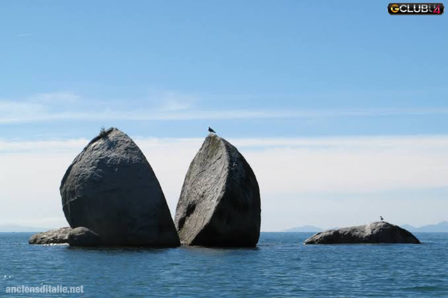 Split Apple Rock หินผ่าครึ่งบนเกาะนิวซีแลนด์