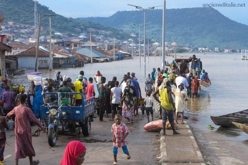 ไนจีเรียพบว่าตัวเองเป็นศูนย์กลางของอุทกภัยครั้งใหญ่ น้ำท่วมไนจีเรีย และสหรัฐ ในช่วงสัปดาห์ที่ผ่านมา โดยการเตรียมการที่ไม่ดีจากทางการ