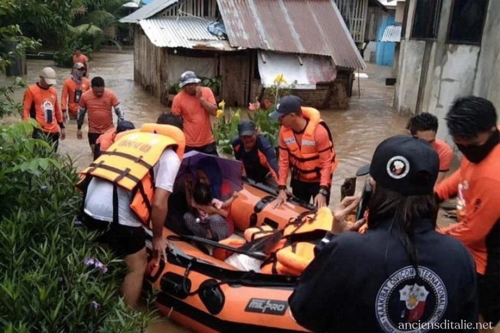 มีผู้เสียชีวิตอย่างน้อย 27 คนจากพายุทั่วฟิลิปปินส์ ในเดือนนี้ ทางการระบุเมื่อวันอาทิตย์ ขณะที่นักพยากรณ์เตือนว่าจะมีฝนตกหนักต่อเนื่อง